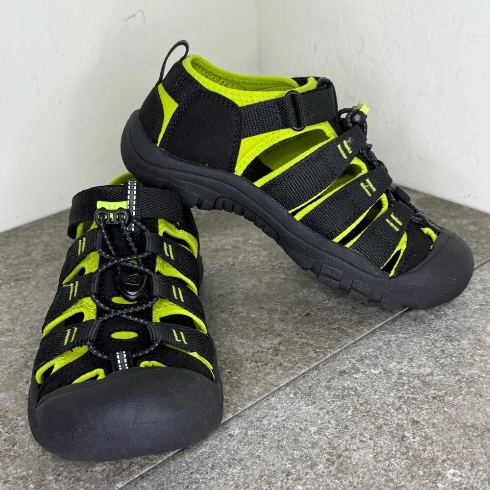 NWT KEEN Newport H2 Lime Black Water Sandals Toe Protection Quick Dry Kid Size 3